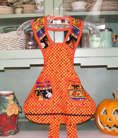 1940 Child Halloween apron, click for larger view