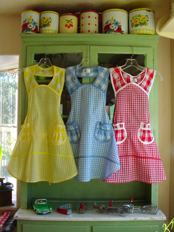 3 colors of 1940 child aprons