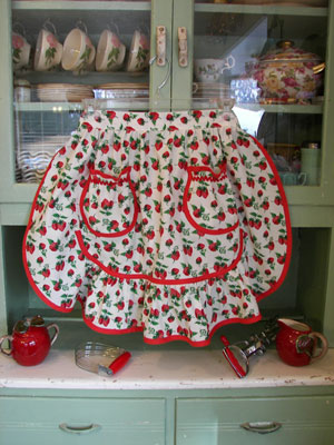 1943 Strawberry half apron