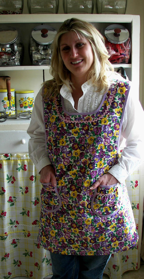 Grandma apron in Lilac Pansy