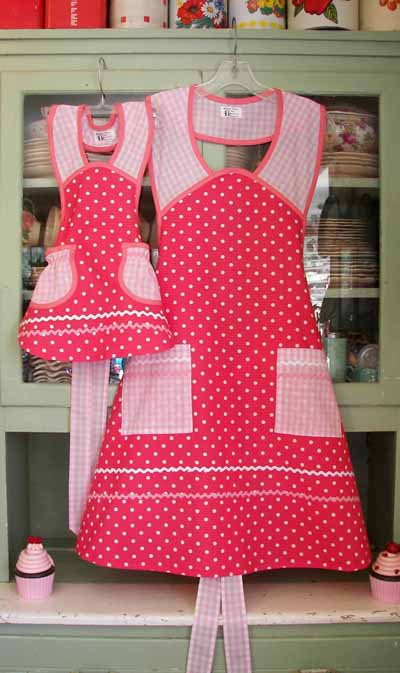 1940 Pink Polka Dot Pink Gingham Apron, click for larger view