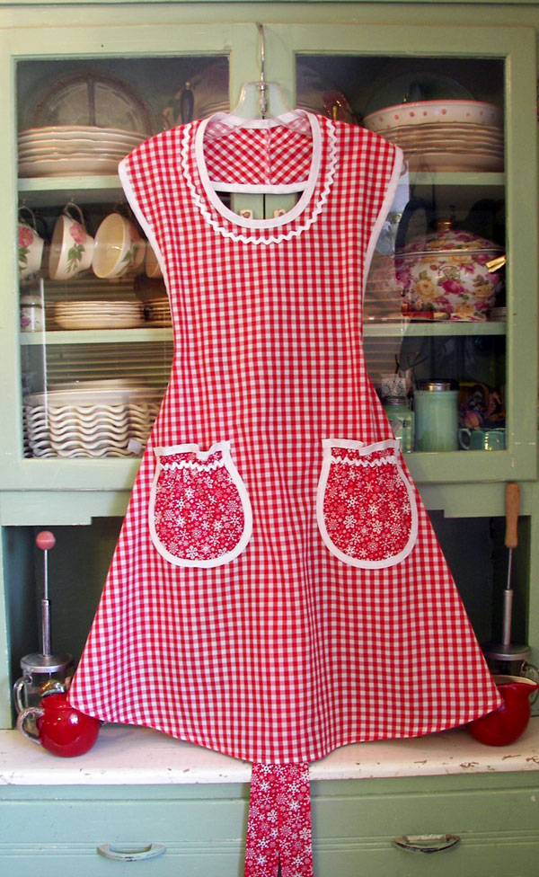Rose apron red gingham, Red snowflake, click to go back to Rose aprons